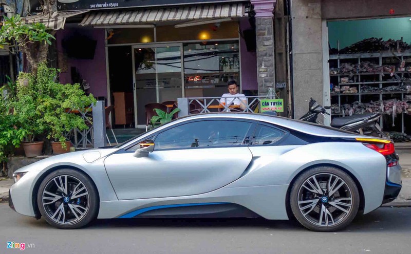 Thieu gia ve so Soc Trang &quot;cuoi&quot; sieu xe BMW i8 tai SG-Hinh-5